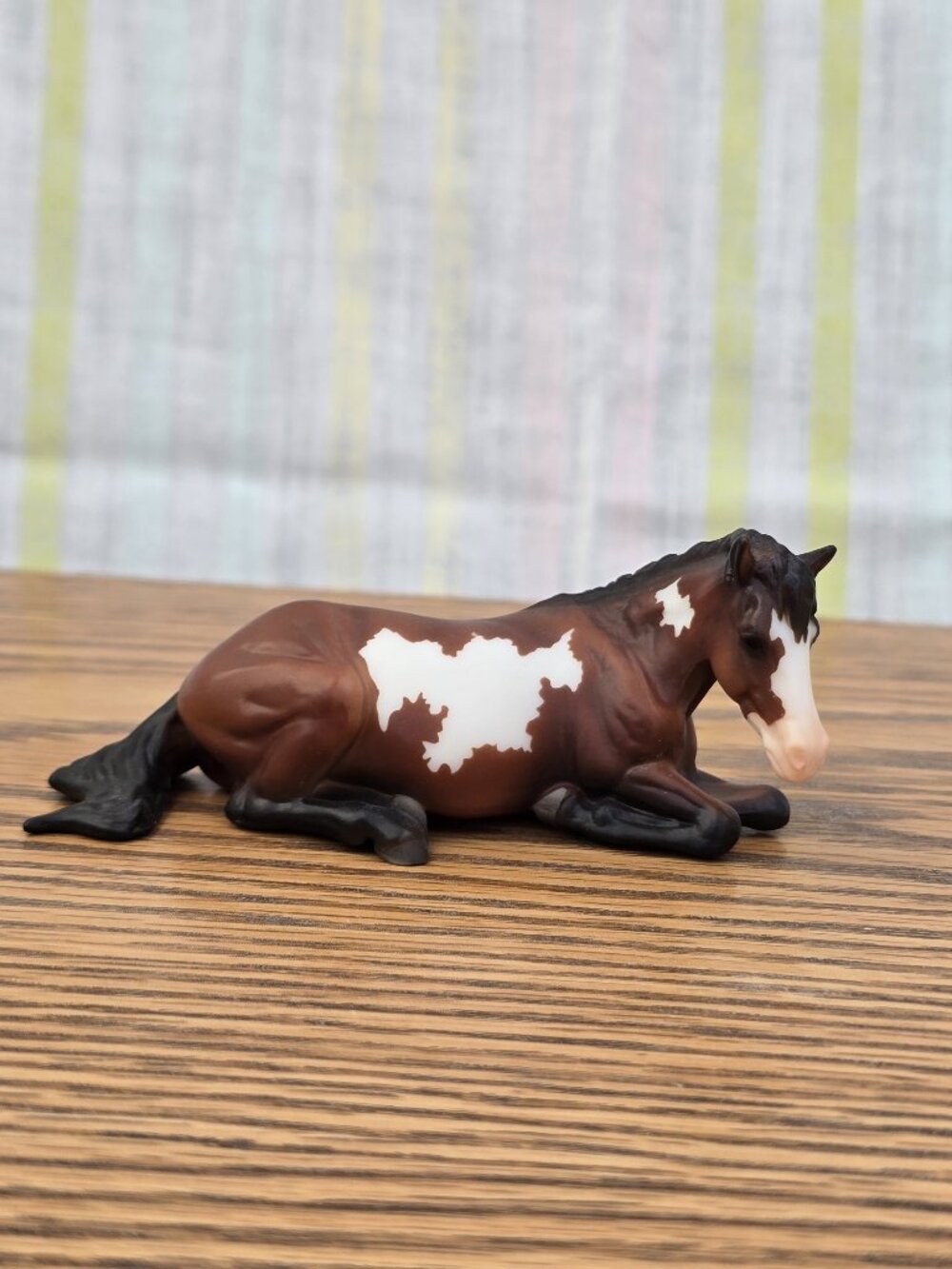 Breyer Stablemates "Enya" Lying Down Mare (G6) – TSC Series 8 Mystery Horse